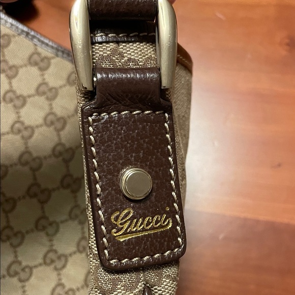 Gucci Abbey Crossbody Bag - Picture 9 of 16